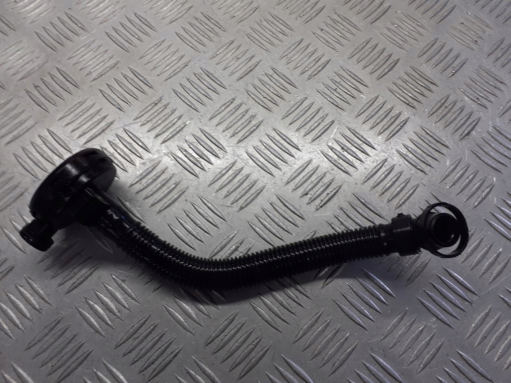 фото №1, Вентиляція картера skoda fabia 1.2 03e103765c