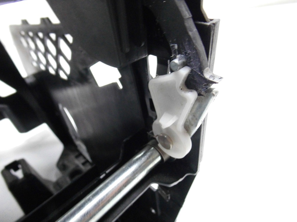 фото №8, Подлокотник регулируемый 1k5864251b vw golf v jetta 1k5 оригинал