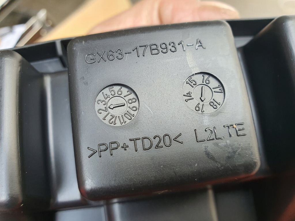 фото №8, Jaguar xf ii x260 sedan напрямна бампера лівий задня