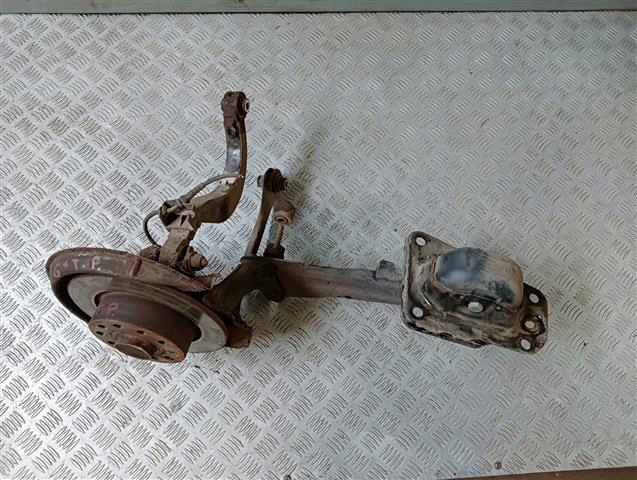 Поворотный кулак ступица правый задний  vw golf plus 2011r Цена