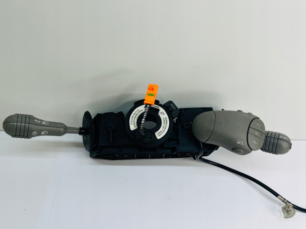 фото №1, Переключатель комбинированный с лента twingo 7701046629