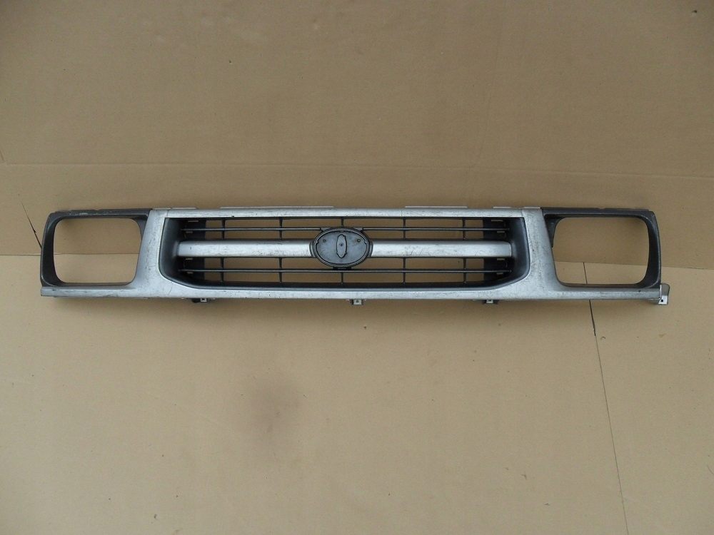 фото №1, Toyota hilux yn 1995 1996 1997 1998 1999 решётка радиатора