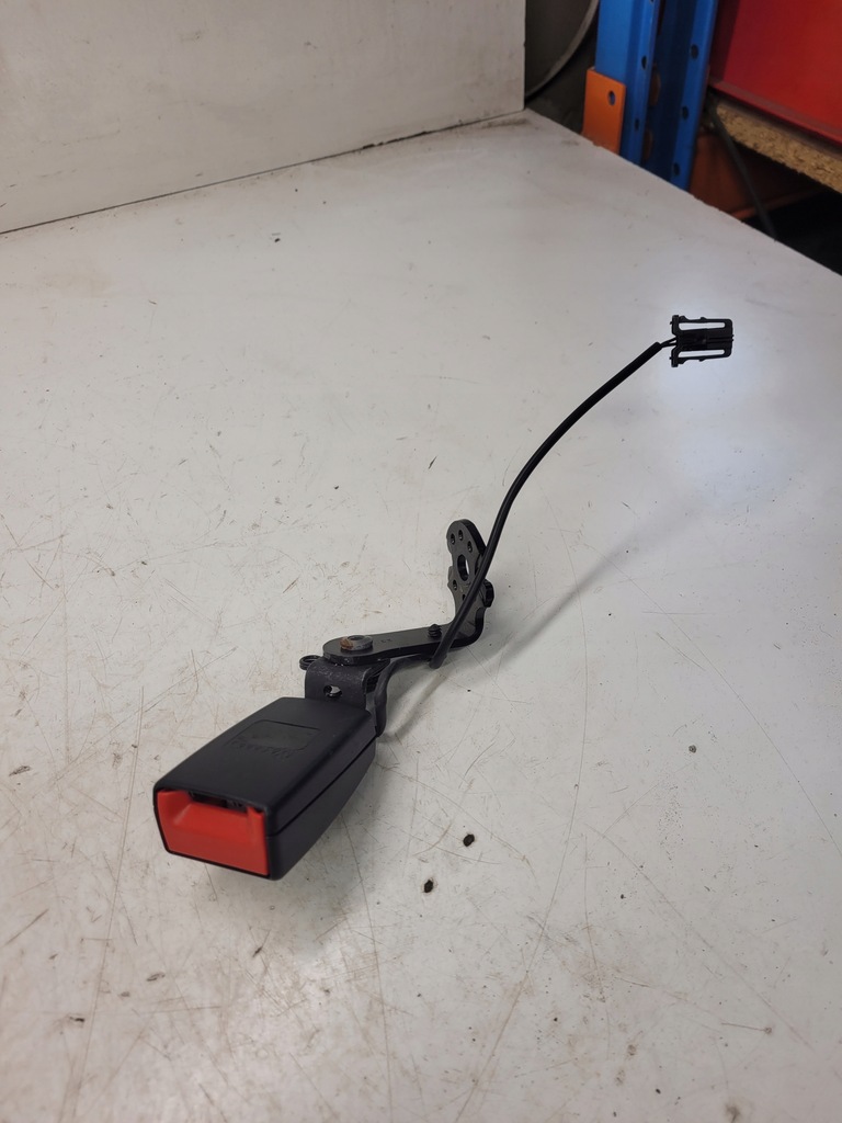 фото №1, Клипса поперечина задняя правая левая audi a1 8x0857739c