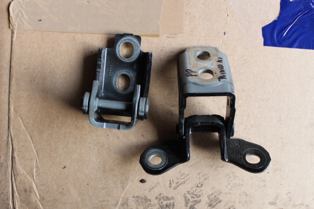 фото №1, Renault twingo iii lift петлі двері правий перед tegne