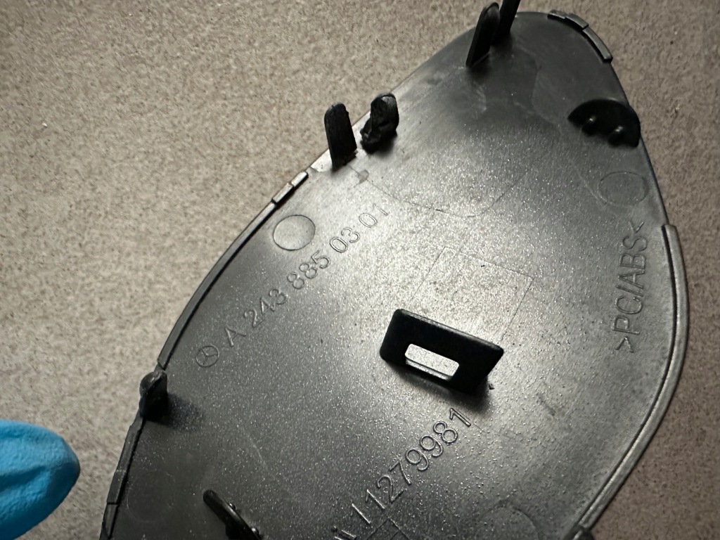 Заглушка фаркоп перед a2438850301 mercedes w243 eqa Оригінал