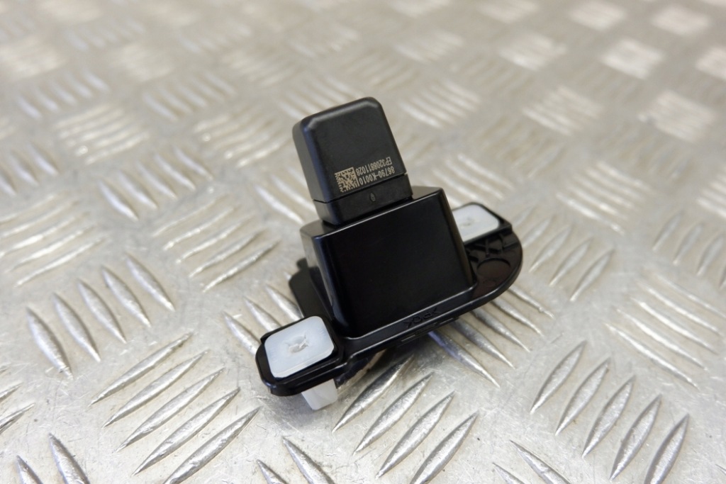 фото №8, Камера крышки багажника toyota yaris _p21_ 86790k0010 1.5l hybrid 85kw