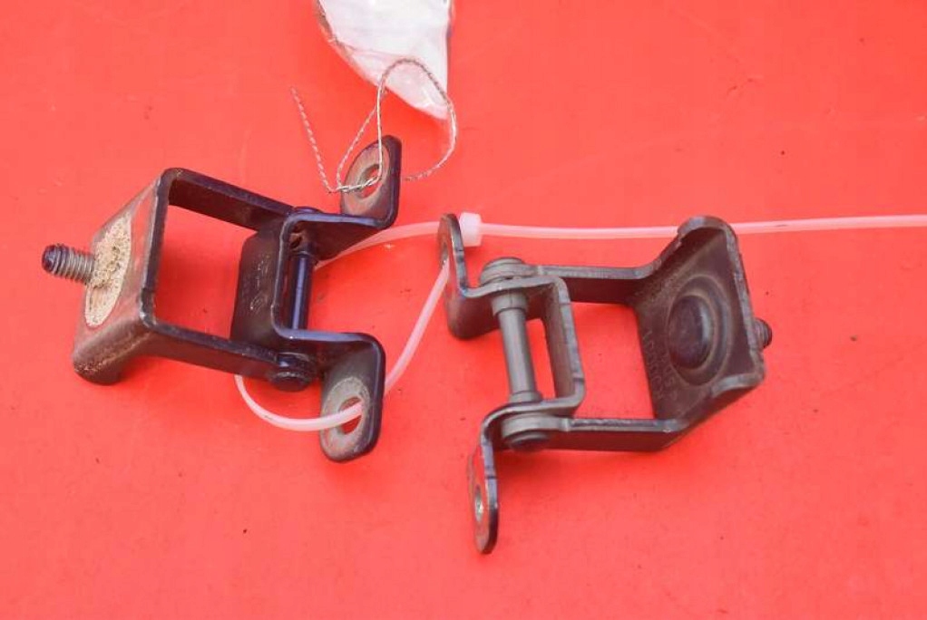 фото №1, Петля петли крышки 844002579r dacia logan mcv 2 ii 17-20