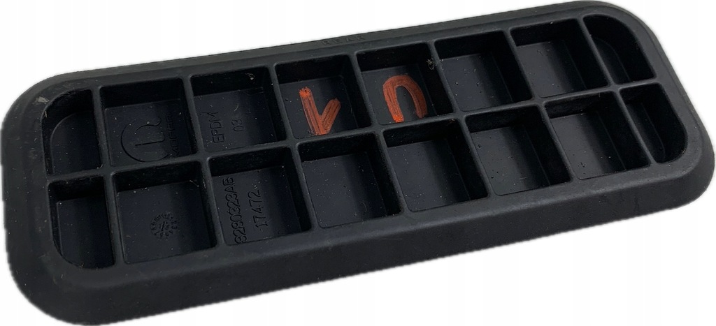 фото №1, Dodge ram 1500 iv lift 14- заглушка лампи задня кузов кузов 68280323ab