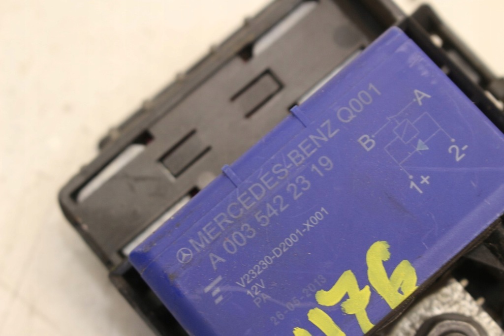 фото №5, Модуль клеммы аккумулятор 0035422319 mercedes w176 1.8 cdi 2465401350