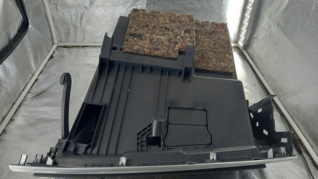 фото №3, Бардачок пассажира renault clio iii 07r 1.2b