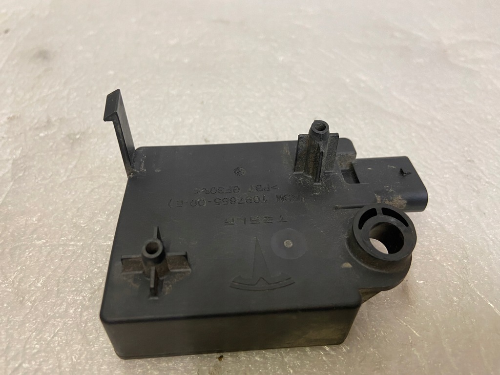 фото №4, Tesla 3 радар задній 1097855-00-f