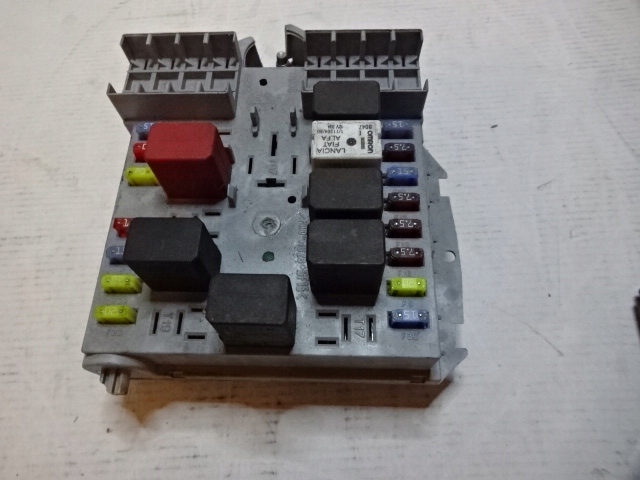 фото №5, Коробка запобіжників alfa romeo 195