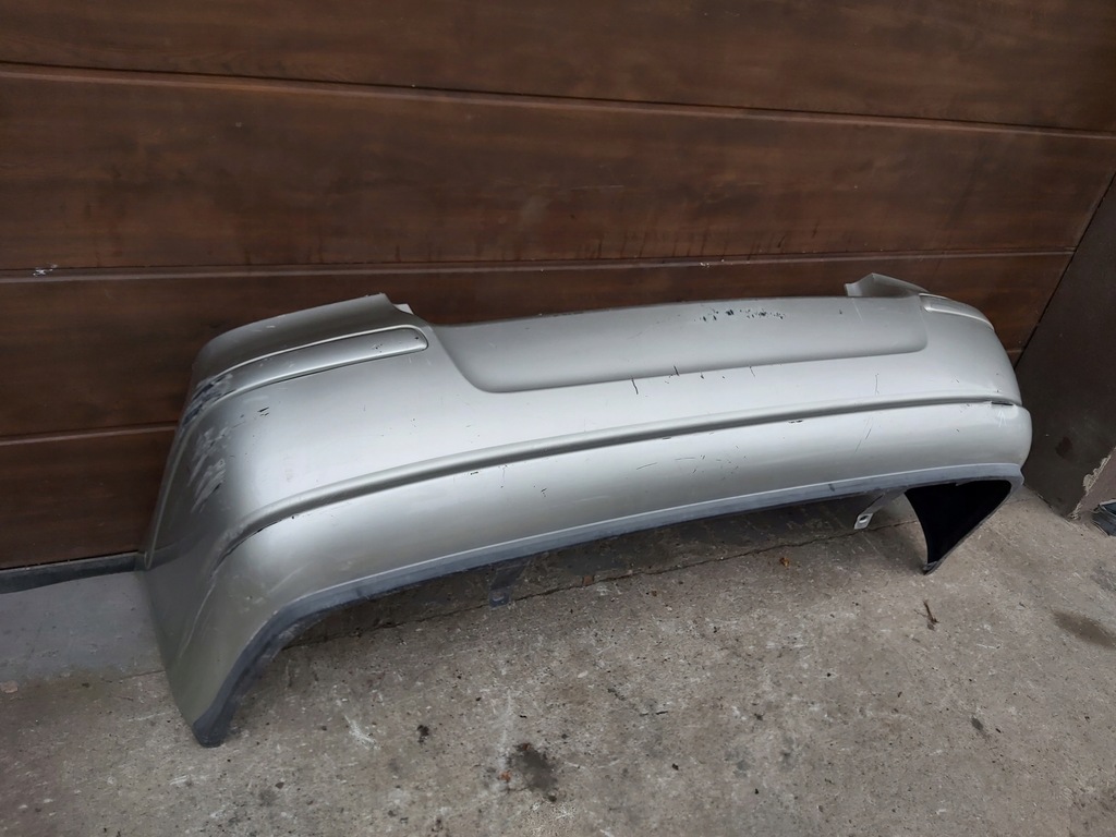 фото №1, Toyota avensis t25 бампер задняя sedan хэтчбек