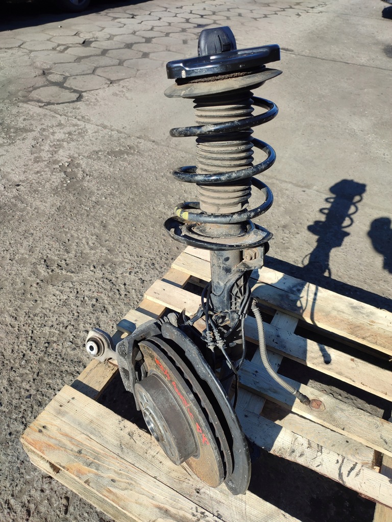 фото №1, Mercedes w204 правая передняя поворотный кулак рычаг амортизатор 4matic