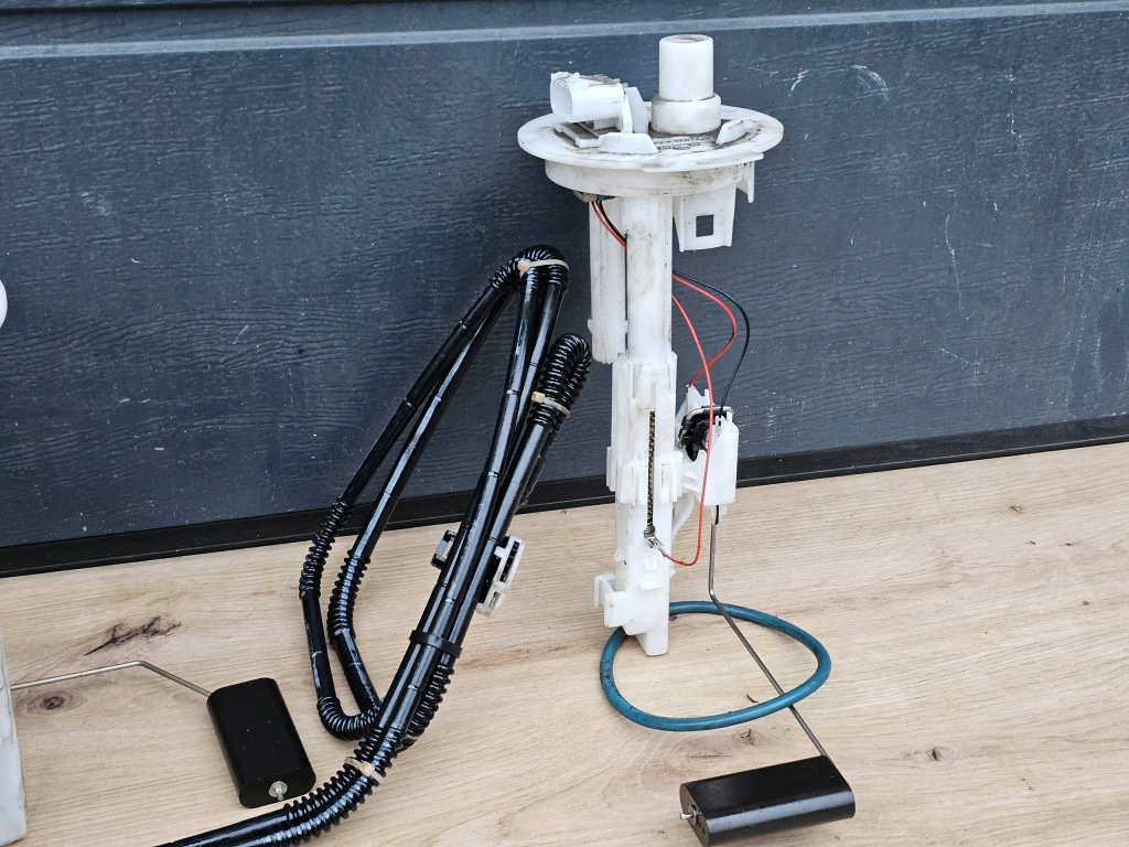 Насос топлива поплавок opel insignia a 15776412 13577232 2.0 cdti 4x4 комплект Цена