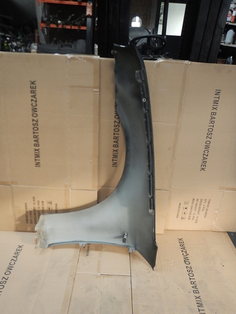 Купити Крило перед правий chrysler 300c оригінал