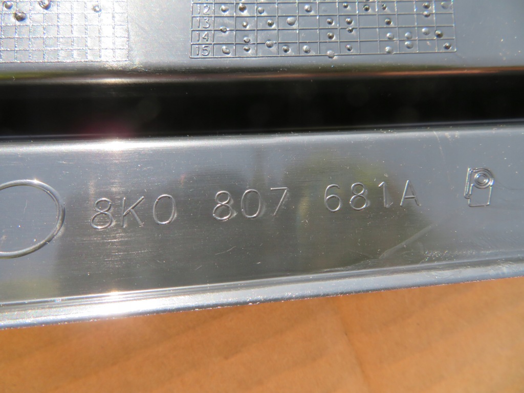 Решётка бампера левое  перед audi a4 b8 8k0807681a в Украине