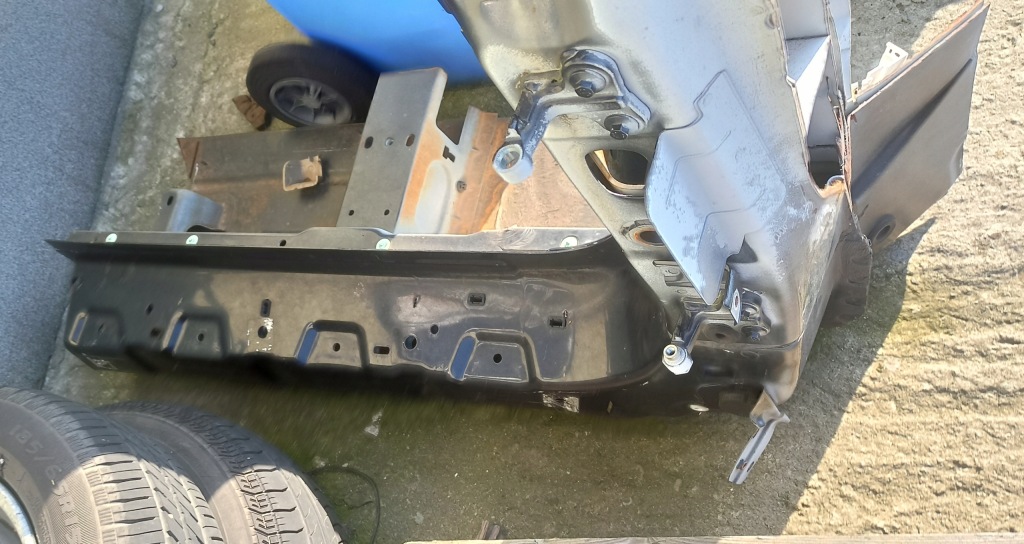 фото №3, Volvo c70 ii 2006- порог металлический правый блок двигателя