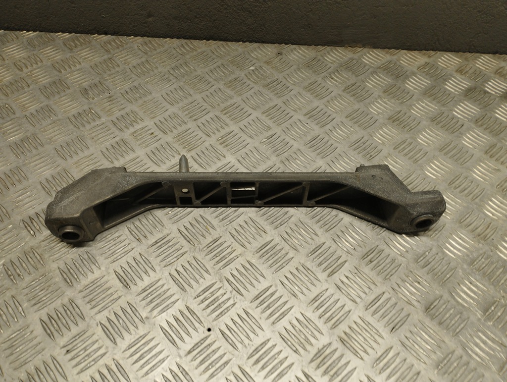 фото №7, Bmw f33 f83 кронштейн подшипник главный правый 7290346