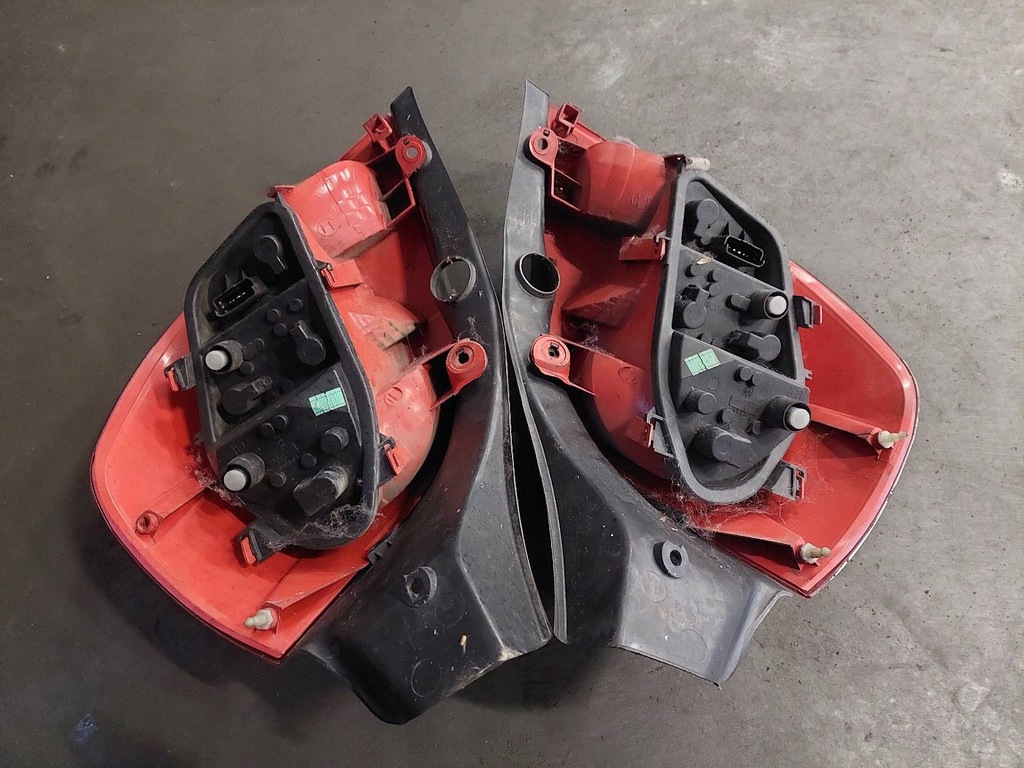 фото №10, Kompletny задня renault clio iii ov369 кришка багажника бампер лампи балка напрямні