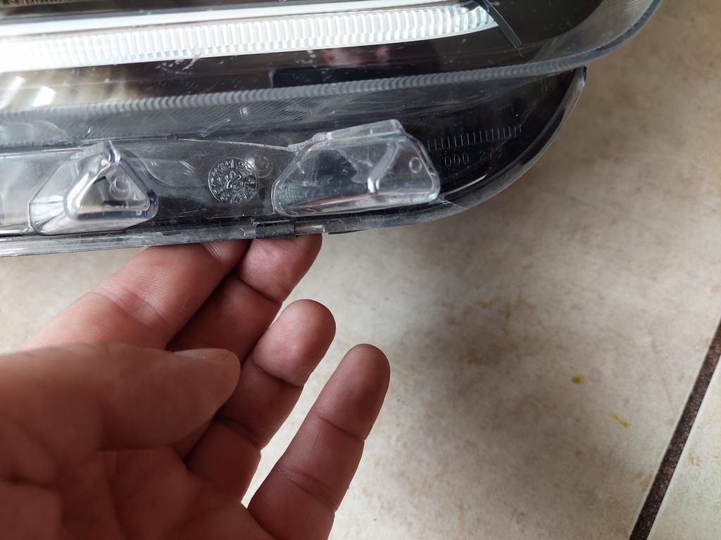 фото №12, Лампа правая - led - dacia duster ii - 2017