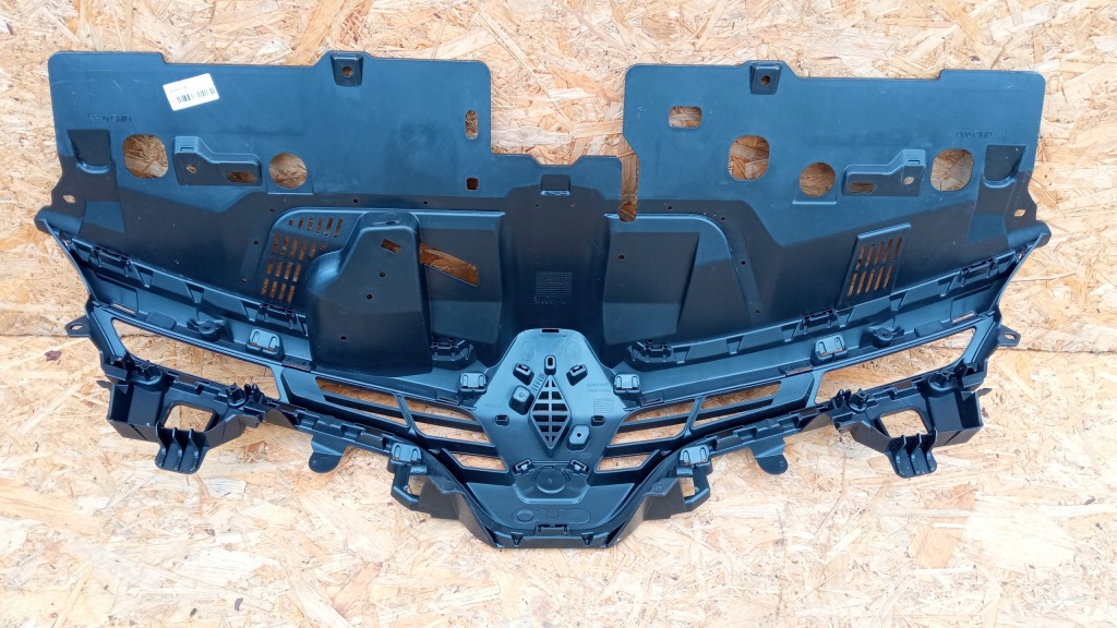 Renault clio 4 iv 11-решітка  решітка середня решітка радіатора в Україні
