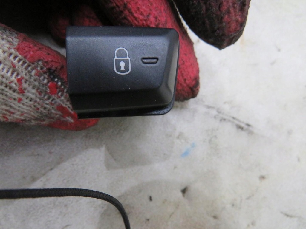 фото №1, Кнопка блокування двері peugeot 2008 96750883zd