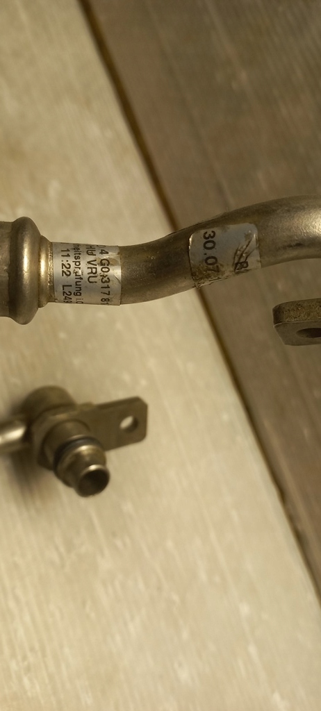 Корпус патрубок фільтр оливи коробка передач audi a6 3,0tdi Недорого