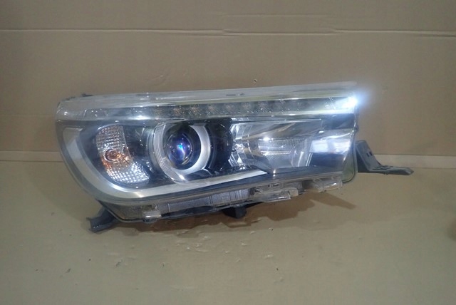 фото №1, Лампа правая фара toyota hilux viii led 2015-