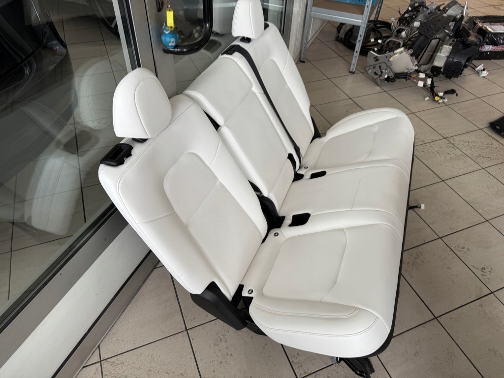 фото №3, Tesla model y 20- заднее сиденье задняя задняя белый кожа