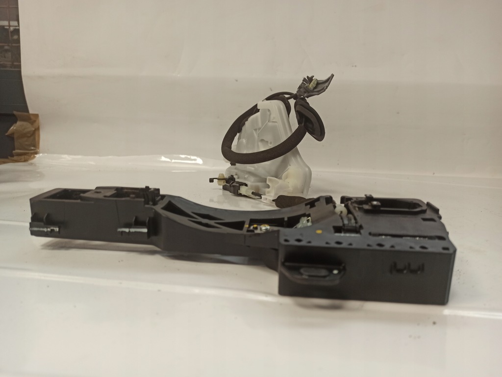 фото №8, Renault arkana 22 замок дверь левый задняя 4 pin eu 825035824r