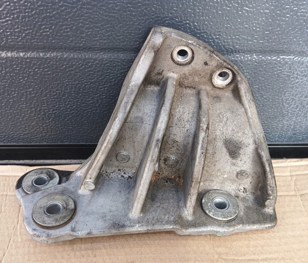 фото №1, Кронштейн кронштейн 670034567 maserati