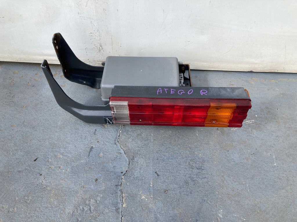 фото №1, Mercedes atego ii кронштейн кронштейн лампа задняя правая домкрат