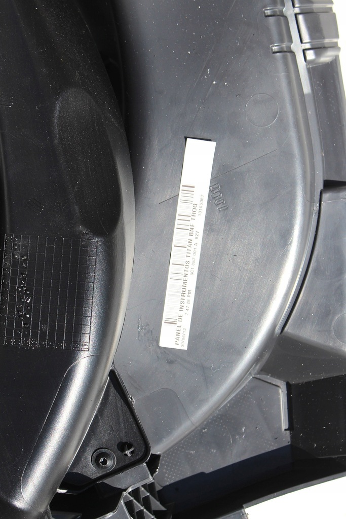 фото №11, Vw the beetle консоль панель приладів приладова панель приладів pulpit 5c0 5c 5c1857001a 5c1