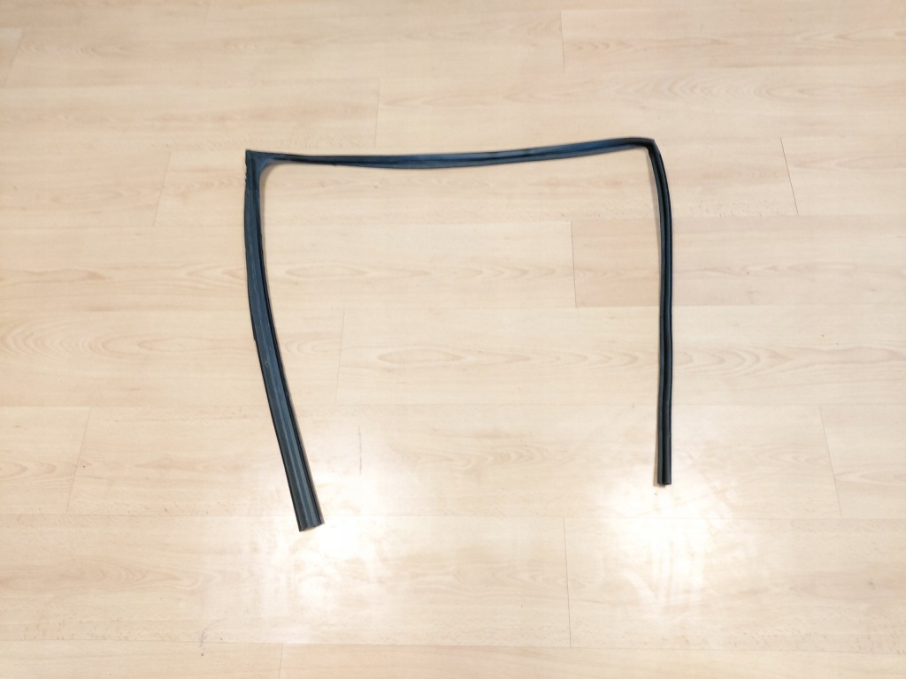 фото №1, Toyota c-hr chr прокладка стекло дверь левый перед 68151-f4010