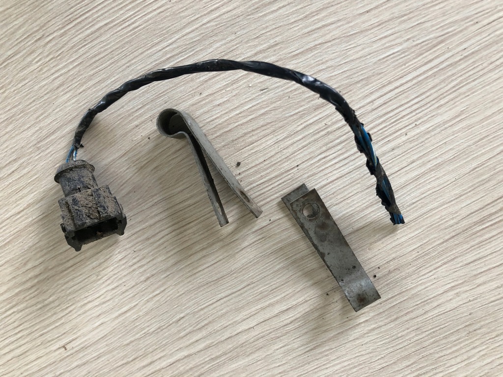 фото №1, Штекер датчика abs volvo s40 v40 пластины перед