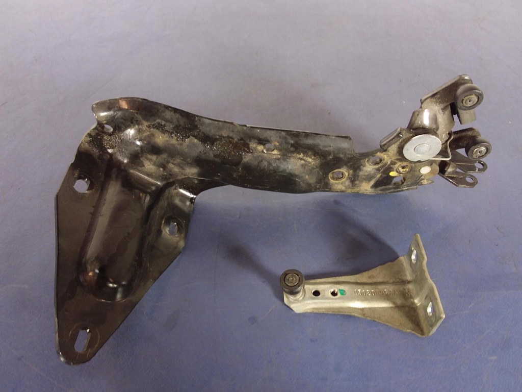 фото №1, Chrysler town country v направляющая дверь задняя правый