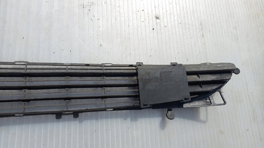 Решітка бампера середня peugeot 307 1.4b 04r 9634014477 Недорого