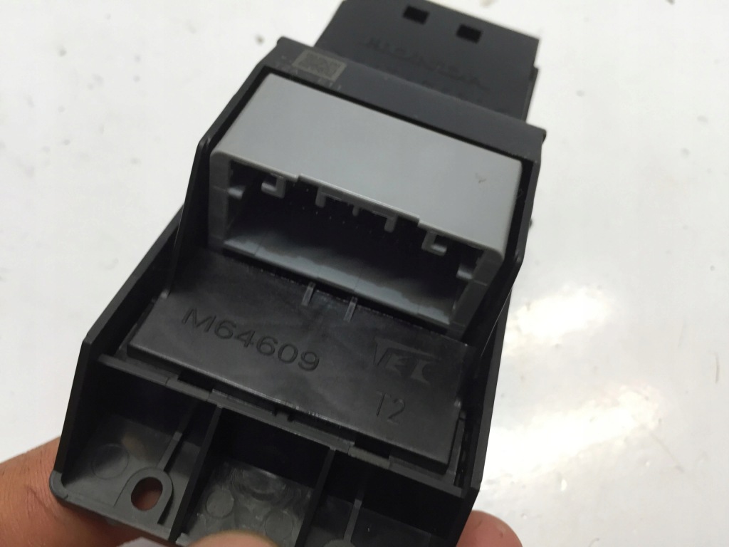 фото №3, Honda jazz v 2021 переключатель окон перед m64609