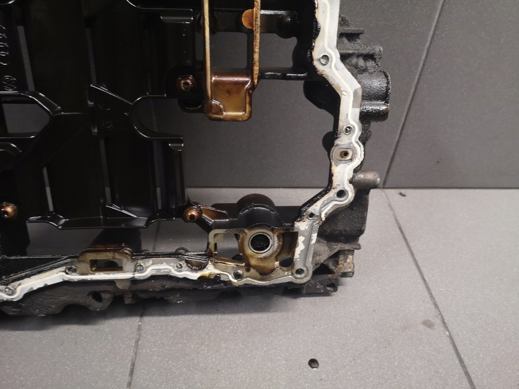 Купити Піддон масляна задній audi a6 c6 2.4 bdw 06e103603c