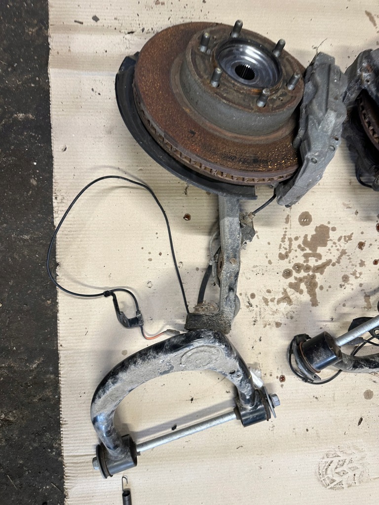 Toyota hilux viii 16-25 поворотний кулак ліва права перед передня лівий правий в Україні