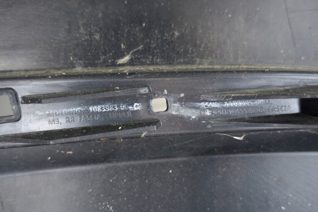 Tesla model 3 iii 2017- бампер задний  задний 1083983-00-g Оригинал