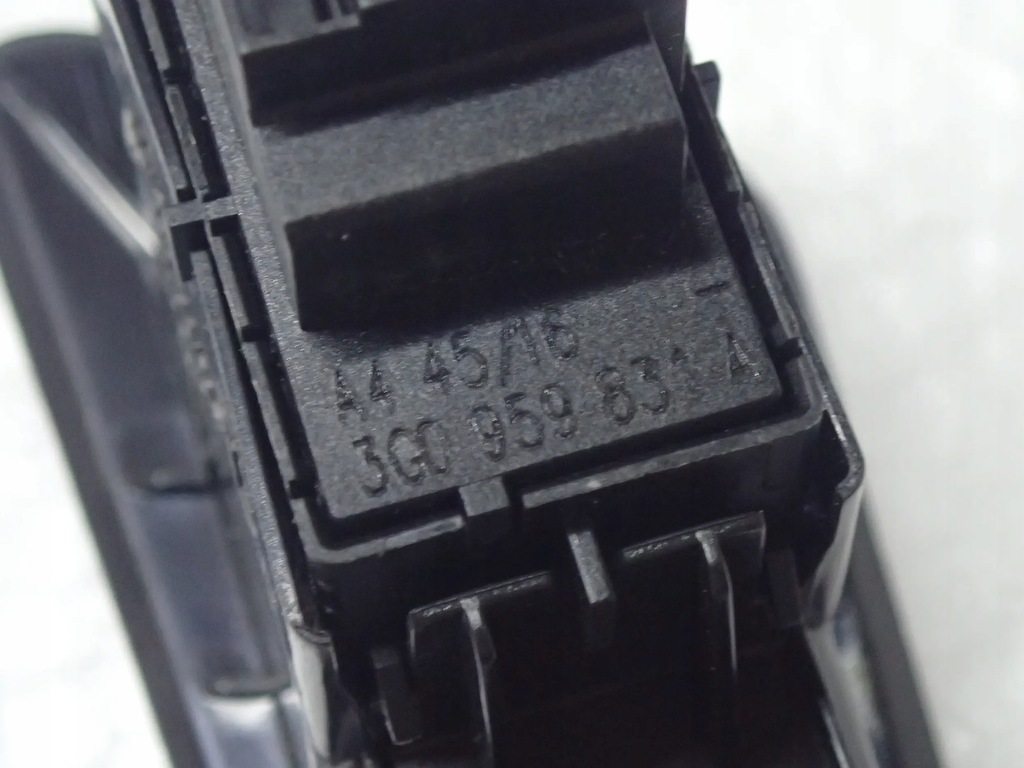 фото №4, ^^ vw t-roc кнопка відкривання кришки багажника 2ga867425 3g0959831a