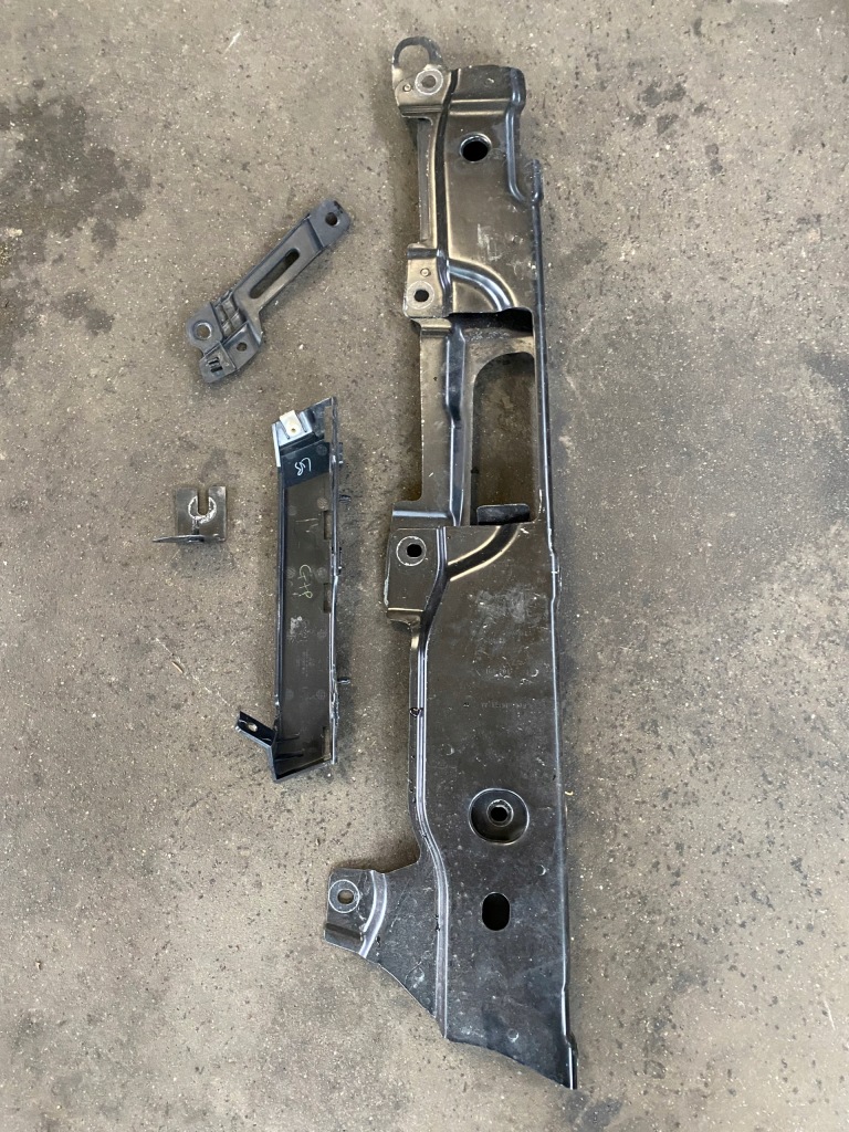 фото №1, Land rover discovery v кронштейни крила ліва