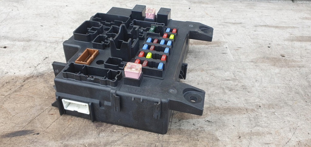 фото №3, Коробка запобіжників citroen c-crosser 8637a322