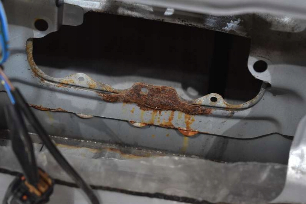 фото №16, Крышка багажника багажника задняя задняя a31b mitsubishi outlander 1 i 01-08