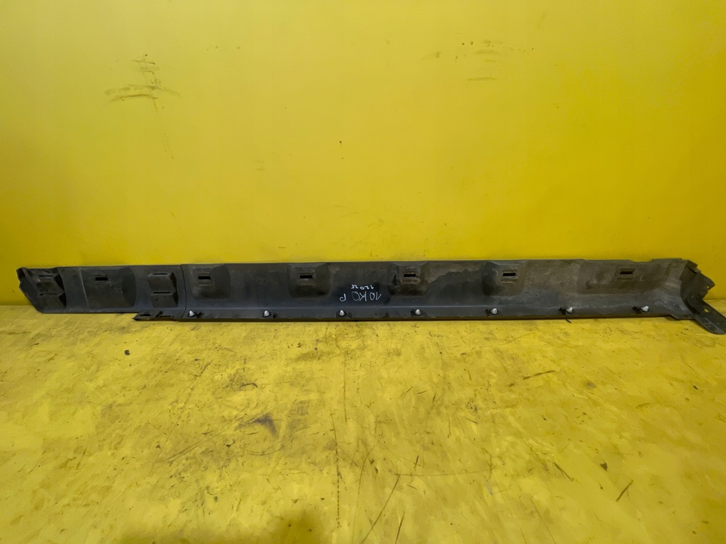 фото №1, Dacia sandero - поріг права сторона