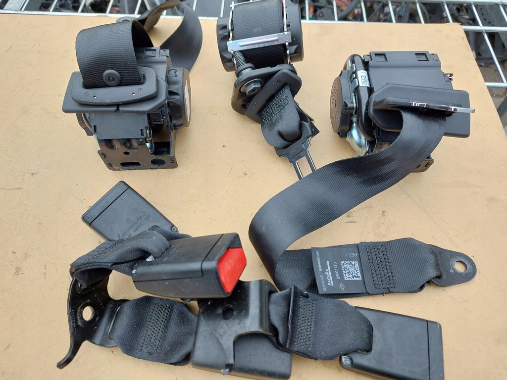 фото №2, Ремни натяжители защёлки задняя dacia duster ii