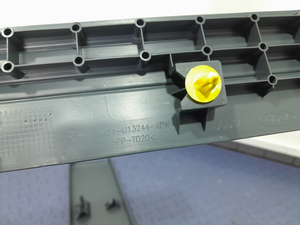 фото №13, Ford grand c-max mk2 комплект защита bok правый am51-r02349-abw