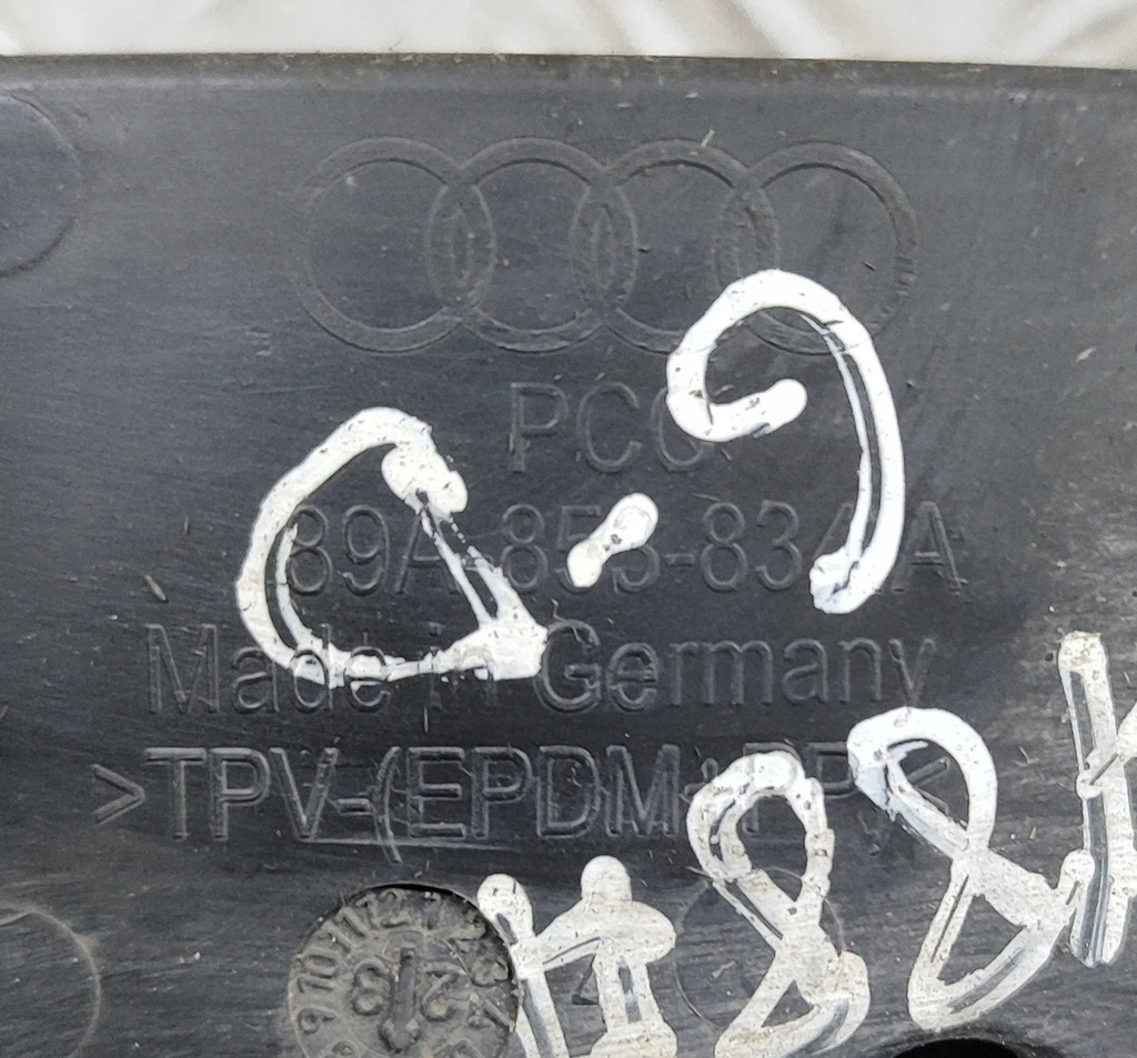 фото №6, Audi q4 sportback e-tron 2023 правая сторона брызговики задние